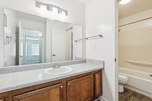 Huntleigh Woods in Mobile, AL - Building Photo