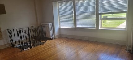 6008 8th Ave, Unit #1 in Kenosha, WI - Foto de edificio - Building Photo