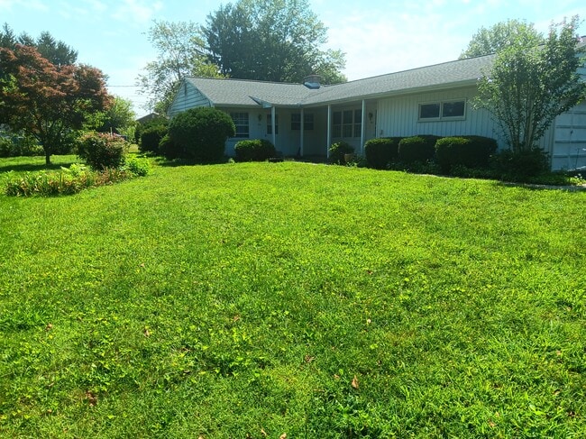 4 Hemlock Dr, Unit B