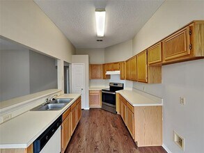 221 Seegers Dr in Arlington, TX - Building Photo - Building Photo