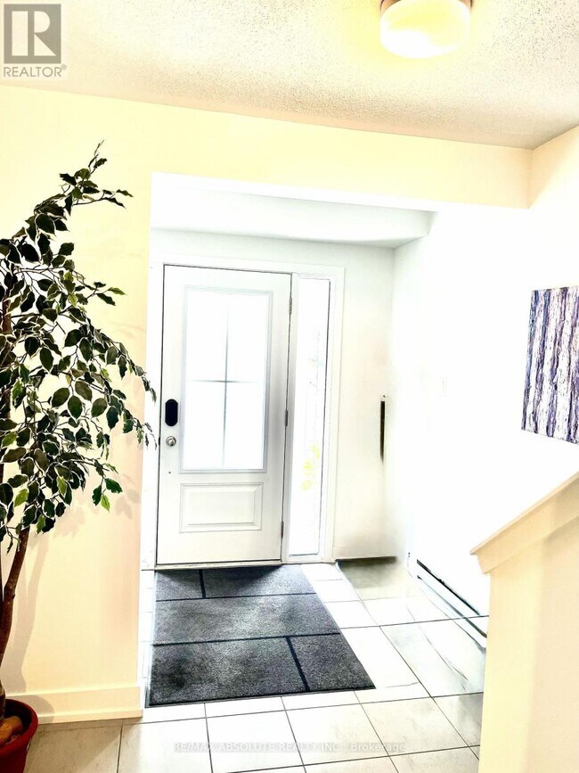 289 Anyolite Private in Ottawa, ON - Building Photo - Building Photo