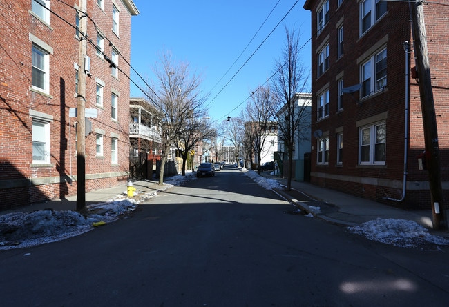 32 Perkins St in Salem, MA - Foto de edificio - Building Photo