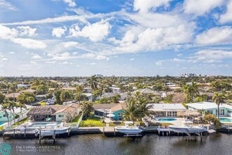 460 SE 16th Ave in Pompano Beach, FL - Foto de edificio - Building Photo