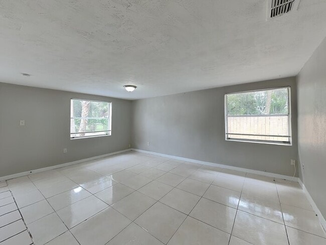 802 Lincoln Ave in Tarpon Springs, FL - Building Photo - Building Photo