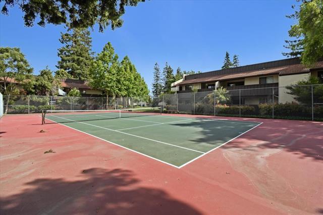 999 W Evelyn Ave in Sunnyvale, CA - Building Photo