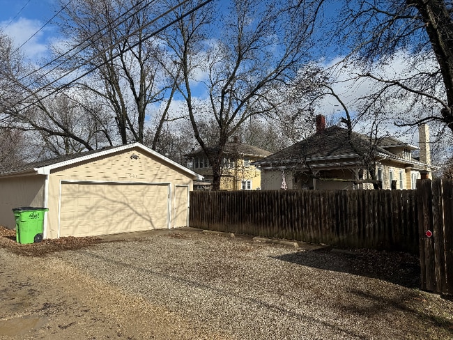 940 S Cedar St in Ottawa, KS - Building Photo - Building Photo