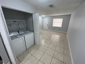 6910 N 22nd St, Unit 6910 A in Tampa, FL - Building Photo - Building Photo