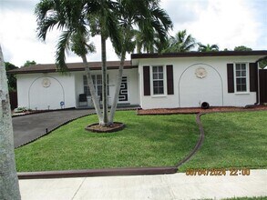 9330 NW 10th St in Pembroke Pines, FL - Building Photo - Building Photo