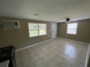 1205 W Pierce St, Unit 1205 in Lake Alfred, FL - Foto de edificio - Building Photo