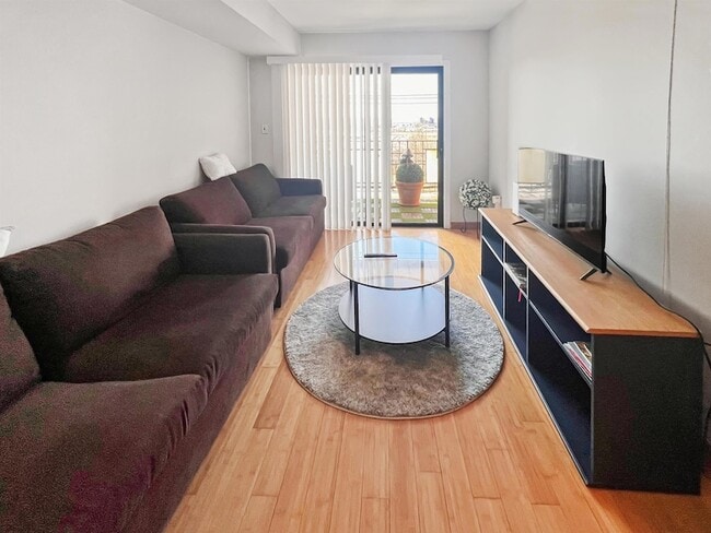 1906 Paterson Plank Rd in North Bergen, NJ - Foto de edificio - Building Photo