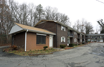 Lakewood Manor in Charlotte, NC - Building Photo - Building Photo