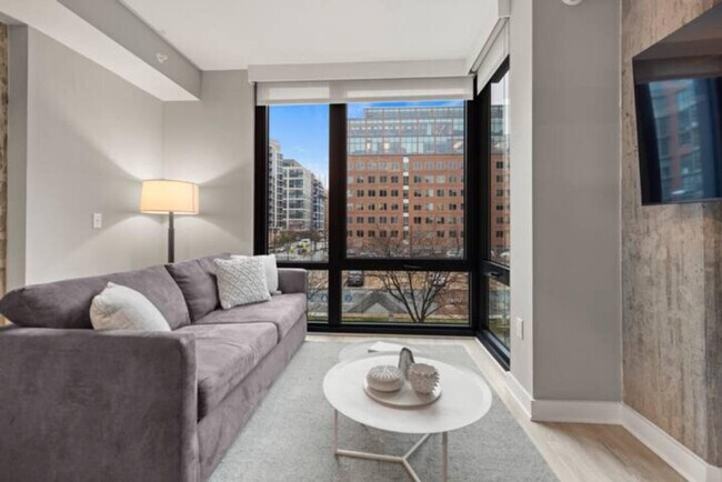 41 L St SE