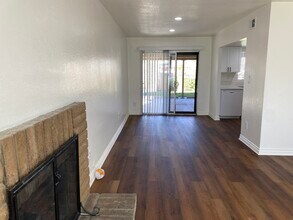 3045 Brentwood Ave in Lancaster, CA - Foto de edificio - Building Photo