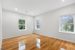 22 Speedway Ave in Newark, NJ - Building Photo