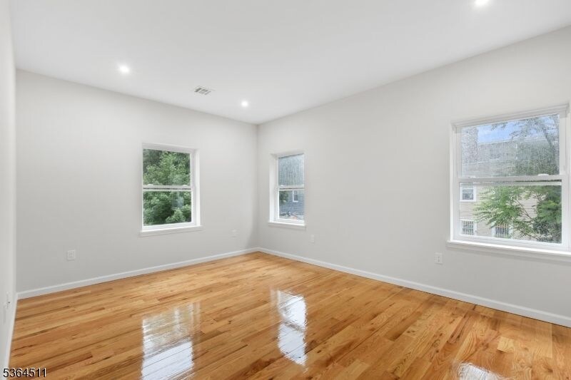 22 Speedway Ave in Newark, NJ - Building Photo