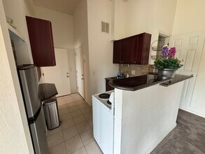 19014 Beatrice Dr, Unit Apt in Salinas, CA - Foto de edificio - Building Photo