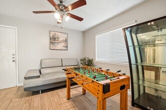 9907 Towne Tower Ln in Sugar Land, TX - Building Photo - Building Photo