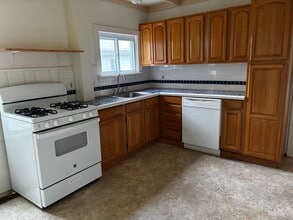 46 Channing St, Unit 1 in Worcester, MA - Foto de edificio - Building Photo