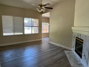 8955 Chantal Way in Sacramento, CA - Building Photo - Building Photo
