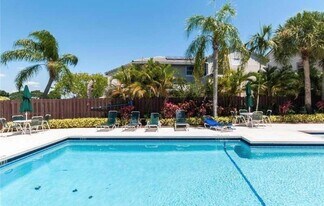4810 Grapevine Wy in Davie, FL - Building Photo