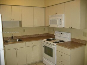 9617 SW 36th St in Miami, FL - Building Photo - Building Photo