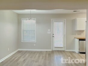 1009 Butterfly Cove Way, Unit V726 in Locust Grove, GA - Foto de edificio - Building Photo