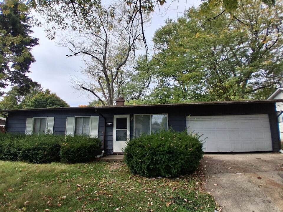 1206 James Pl in Danville, IL - Building Photo