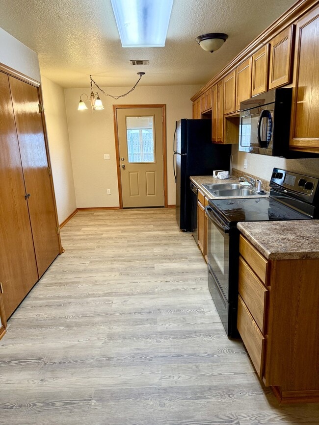 2204 Lakeview Dr in Sulphur, OK - Building Photo - Building Photo