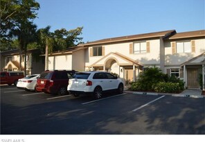 26560 Southern Pines Dr in Bonita Springs, FL - Building Photo