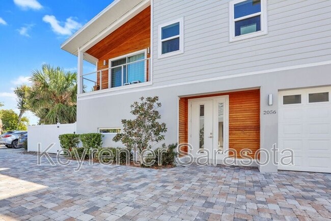 property at 2056 Roselawn St