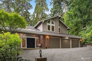 4542 Ferncroft Rd in Mercer Island, WA - Building Photo