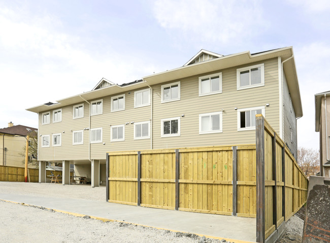 1704 37th St SE in Calgary, AB - Building Photo - Building Photo