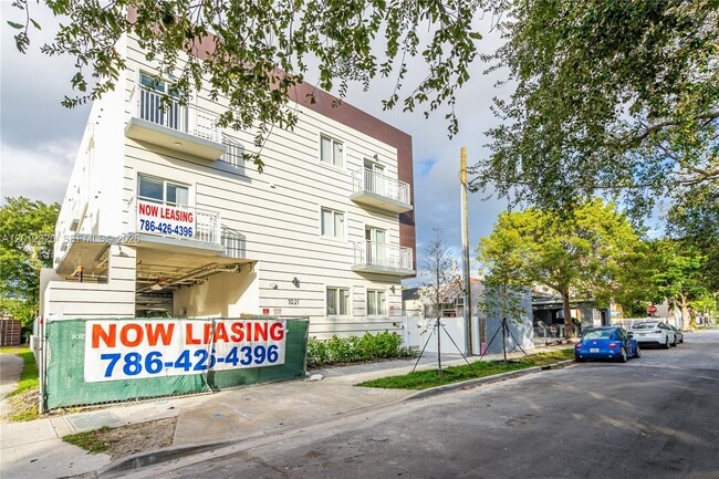 1021 NW 1st St in Miami, FL - Building Photo - Building Photo