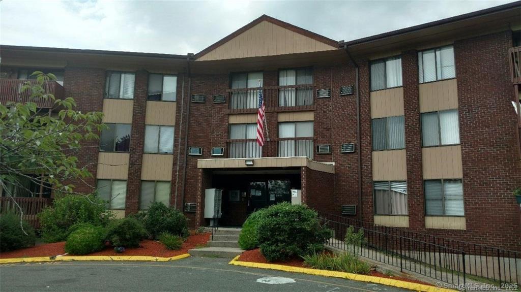 2211 Cromwell Hills Dr in Cromwell, CT - Building Photo