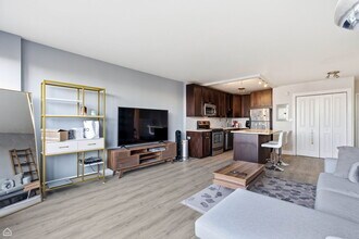 2930 N Sheridan Rd in Chicago, IL - Building Photo - Building Photo