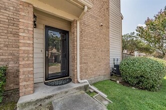 3635 Garden Brook Dr in Farmers Branch, TX - Foto de edificio - Building Photo