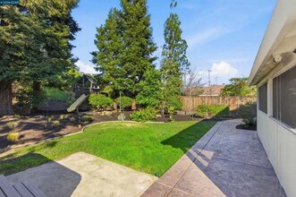 2933 Madeira Way in Pleasant Hill, CA - Building Photo - Building Photo