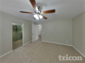 11229 W Devonshire Ave in Phoenix, AZ - Foto de edificio - Building Photo