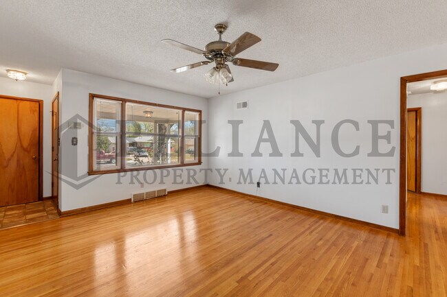 1707 S Mission Rd in Wichita, KS - Building Photo - Building Photo