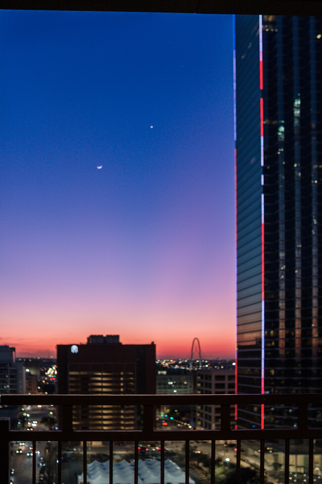 1200 Main St, Unit 1201 in Dallas, TX - Building Photo - Building Photo