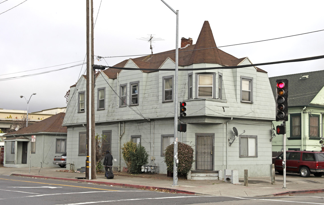 3300 San Leandro St in Oakland, CA - Building Photo