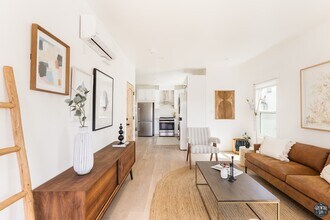 5847 1/2 Ernest Ave in Los Angeles, CA - Building Photo - Building Photo