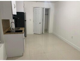 7530 Miramar Pky in Miramar, FL - Building Photo