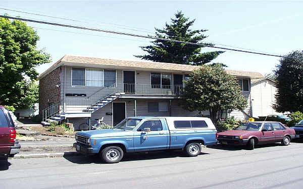 1709 SE Linn St in Portland, OR - Foto de edificio - Building Photo