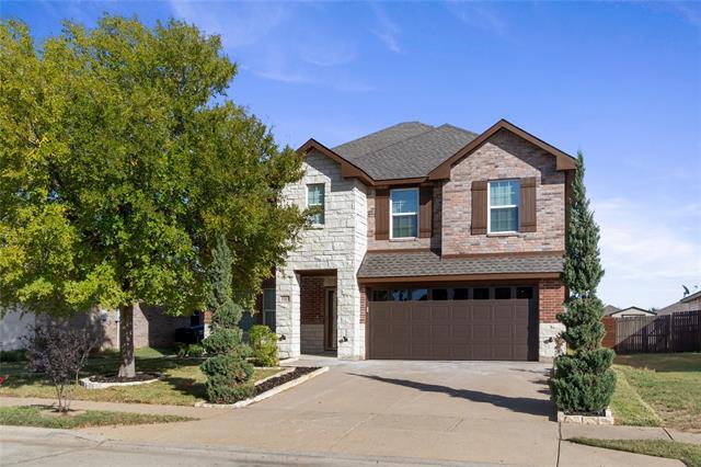 8813 Irish Bend Dr in Fort Worth, TX - Building Photo