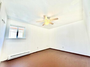 Apline B Apartments in Seattle, WA - Building Photo - Building Photo