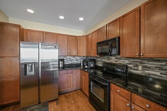 9059 E Panorama Cir, Unit B318 in Englewood, CO - Foto de edificio - Building Photo