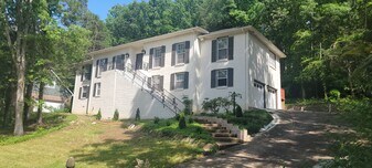 1808 Mountainbrook Dr SE, Unit Uppe Floor in Huntsville, AL - Building Photo