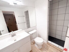 6752 Hillpark Dr in Los Angeles, CA - Building Photo - Building Photo