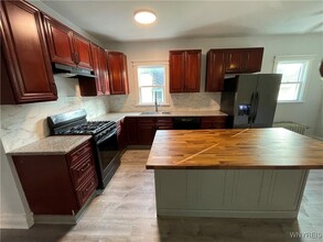 212 Richmond Ave in Buffalo, NY - Building Photo - Building Photo